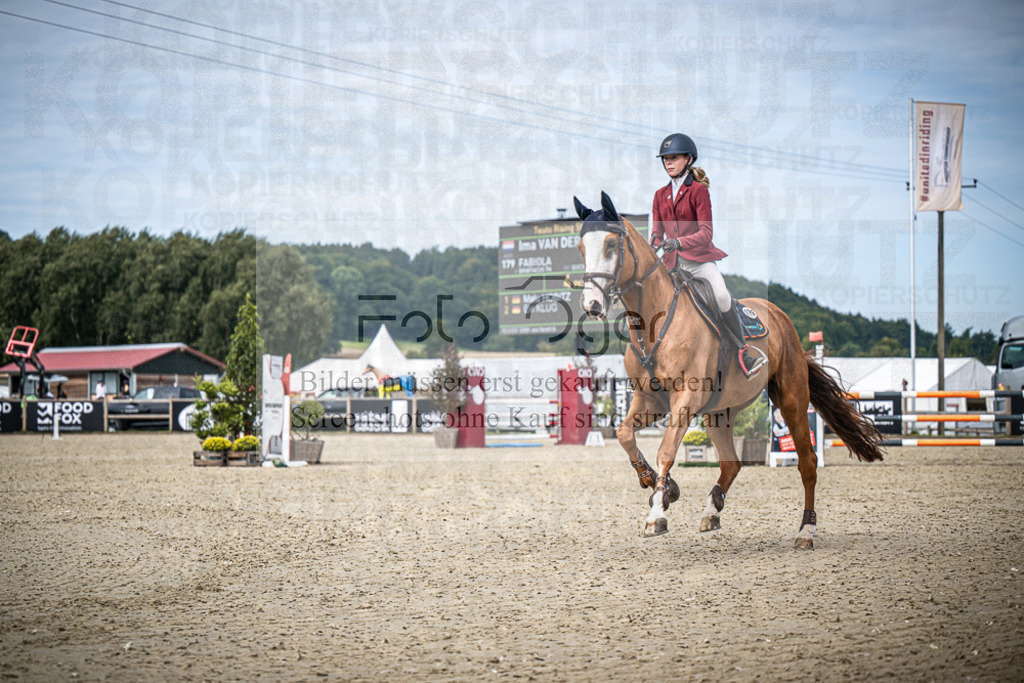 DOS_8947 | Entdecke hochwertige Reitturnierfotos von Foto Oger. Professionell, emotional und authentisch – jetzt Lieblingsmomente im Shop bestellen.Deutschlandweite Turnierfotografie. - Realisiert mit Pictrs.com
