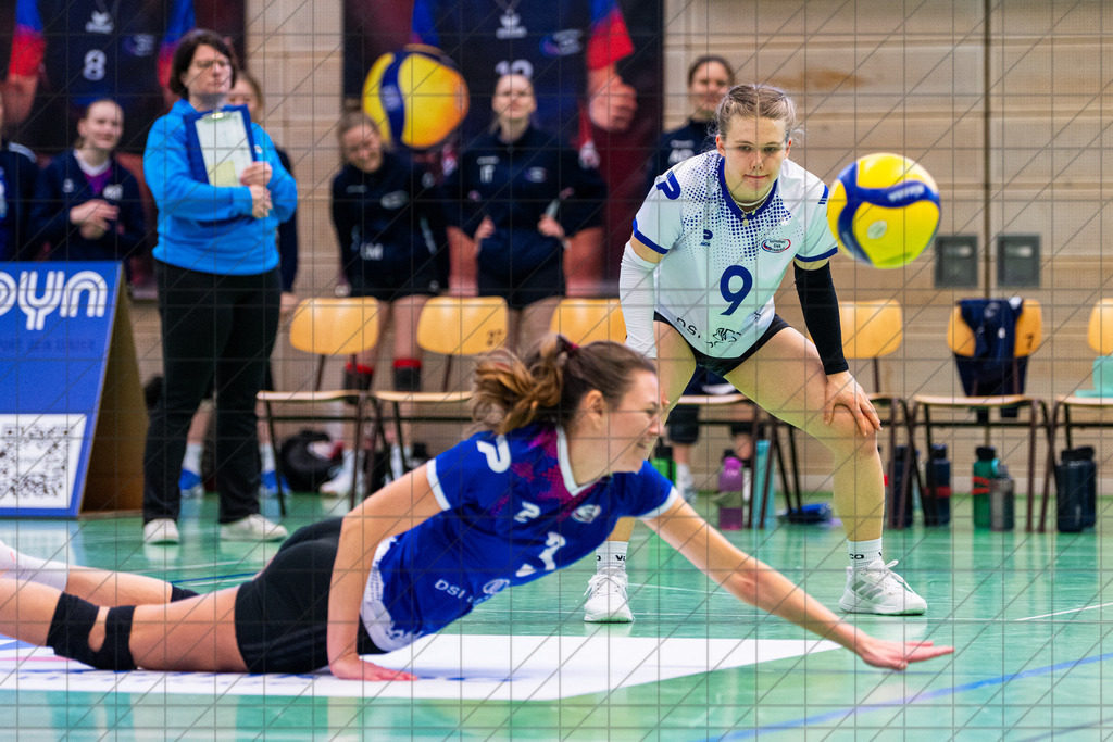 Verbandsliga 1 (Frauen) | VCO Osnabrück II vs. SV Alemania Salzbergen 2 | 07.02.26: Verbandsliga 1 (Frauen) | VCO Osnabrück II vs. SV Alemania Salzbergen 2 / Osnabrück / Deutschland  //   CREDIT:www.bullenfotos.de, Martin König, Hörner Weg 40, D-49078 Osnabrück, +4917663732967 // Nutzung und Weitergabe nur zu den vereinbarten Zwecken. Presseanfragen an Ersteller. Alle Rechte beim Ersteller. Honorierung nach MFM. - Realisiert mit Pictrs.com