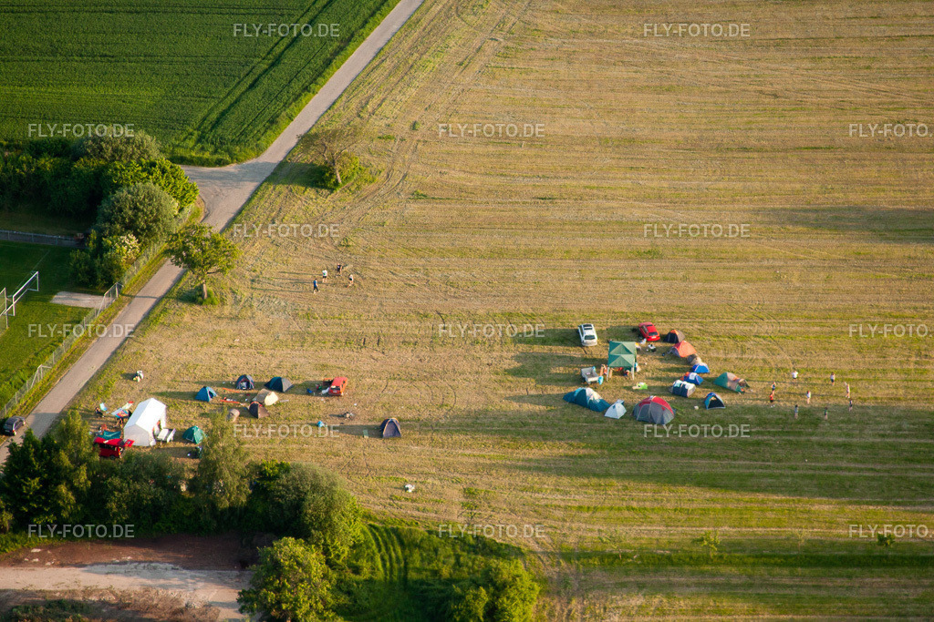 Handballpfingstturnier | Luftbild: Handballpfingstturnier im Ortsteil Langensteinbach in Karlsbad im Bundesland Baden-Württemberg in Deutschland. Foto: IMG_27580.jpg vom 23.05.2010 durch Werner Riehm/FLY-FOTO.de - Realisiert mit Pictrs.com
