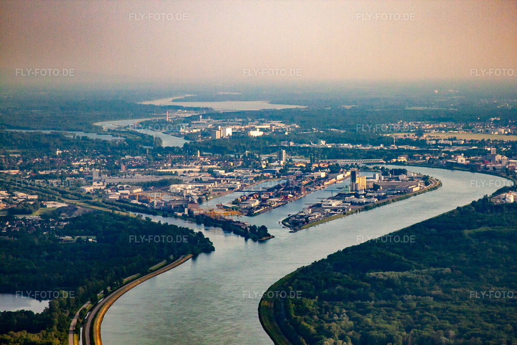 Luftbild: Kehl, Rheinhäfen im Ortsteil Auenheim in Kehl im Bundesland Baden-Württemberg in Deutschland. Foto: IMG_28874.jpg vom 14.06.2010 durch Werner Riehm/FLY-FOTO.de