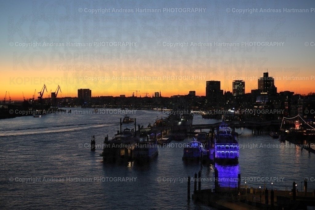 Blick zum Hafenviertel Hamburg | Blick zum Hafenviertel Hamburg - Realisiert mit Pictrs.com