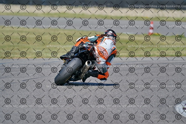 26BT01-1681 | markuskiefer.com - Realisiert mit Pictrs.com