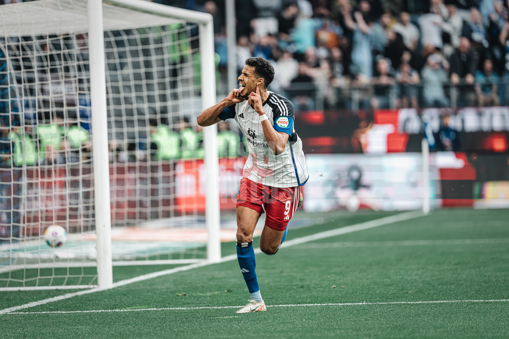 Fußball | Männer | Saison 2023/2024 | 2. Fußball-Bundesliga | 32. Spieltag | Hamburger SV vs. FC St. Pauli  | 03.05.2024 | Das vermeitliche Tor von Robert Glatzel (#9, HSV) wurde aberkannt, Jubel Emotionen