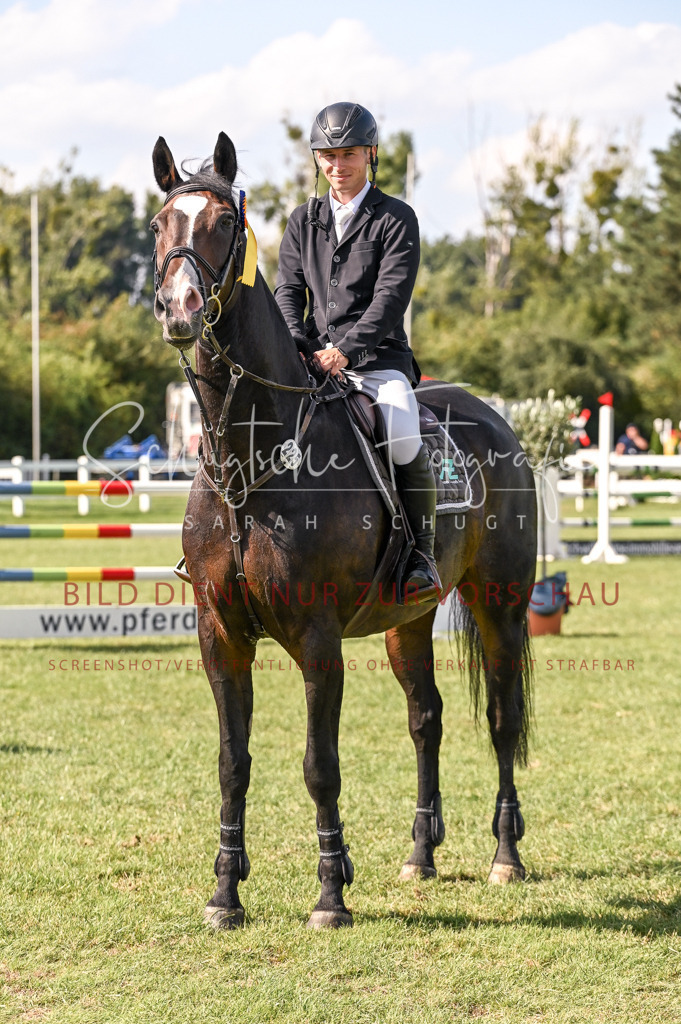 Schugtsche-Düren.2024-10.Springprf.M_-83 | Schugtsche Fotografie - Realisiert mit Pictrs.com