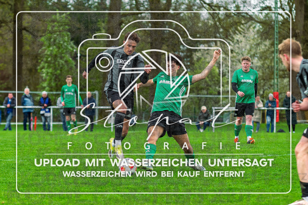 DZC_1391-Verbessert-RR | Noah Pruser (TSV Wietzendorf #14) und Max Peters (FG Fulde-Stellichte #07) beim Herren Kreisliga HK Spiel zwischen FG Fulde-Stellichte und TSV Wietzendorf im Fulder Zentralstadion, Fulde (Simon Paul Stopat) - Realisiert mit Pictrs.com