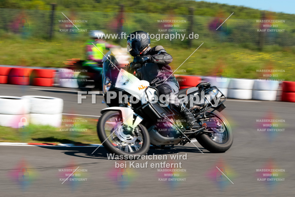 Moto-TeamOBK-21768 | Hier findet Ihr Bilder von Touristenfahrten auf der Nürburgring Nordschleife oder von anderen Veranstaltungen die ich besucht habe. Viel Spass beim Durch Schauen 