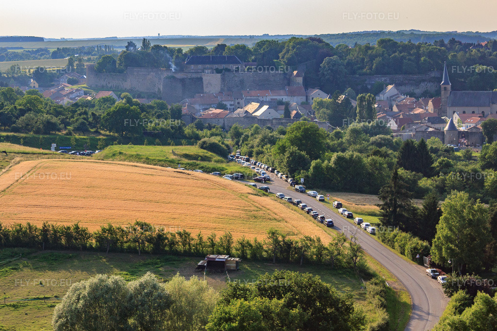 Vue aérienne: Vue de la ville depuis l'est à Rodemack dans le département Moselle, France – .Photo: IMG_29484.jpg prise le 26/06/2010 par Werner Riehm/FLY-FOTO.eu – Résolution de l'original: 4477 x 2984 px