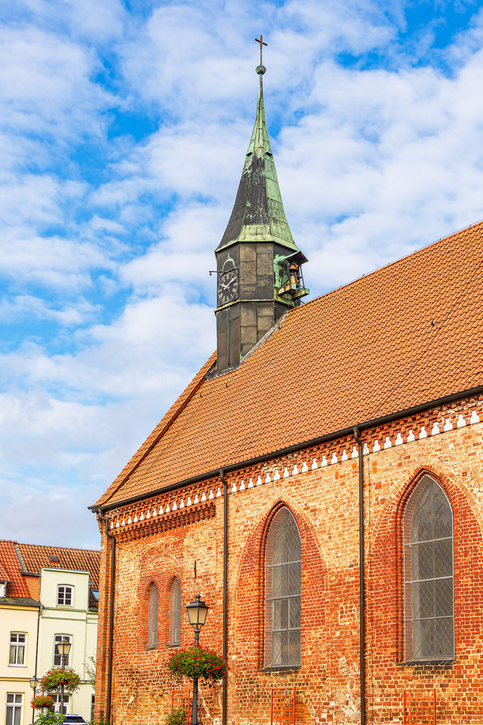 Blick auf die Kirche in der Stadt Krakow am See | Blick auf die Kirche in der Stadt Krakow am See.