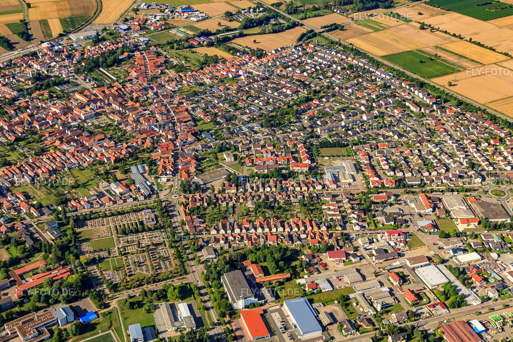 Innnenstadt | Luftbild: Innnenstadt in Rülzheim im Bundesland Rheinland-Pfalz in Deutschland. Foto: IMG_30712.jpg vom 31.07.2010 durch Werner Riehm/FLY-FOTO.de - Realisiert mit Pictrs.com