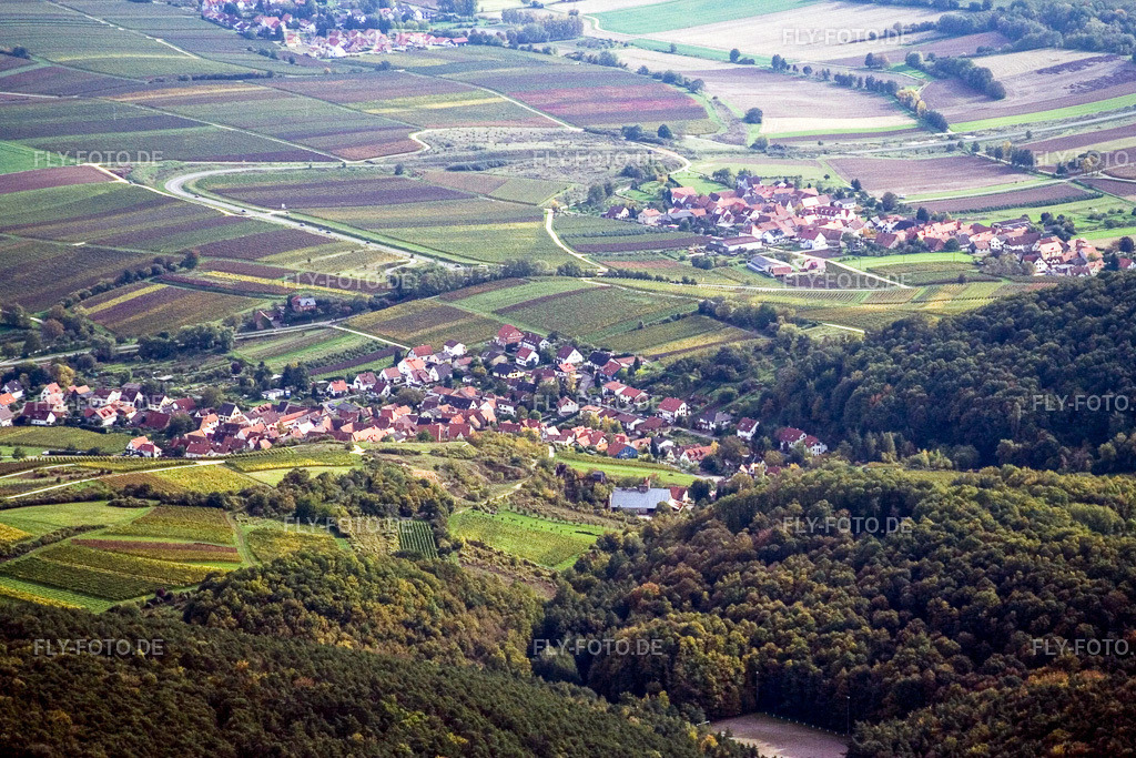 Ortsansicht aus Nordwesten | Luftbild: Ortsansicht aus Nordwesten im Ortsteil Gleishorbach in Gleiszellen-Gleishorbach im Bundesland Rheinland-Pfalz in Deutschland. Foto: IMG_4416.jpg vom 22.10.2006 durch Werner Riehm/FLY-FOTO.de - Realisiert mit Pictrs.com