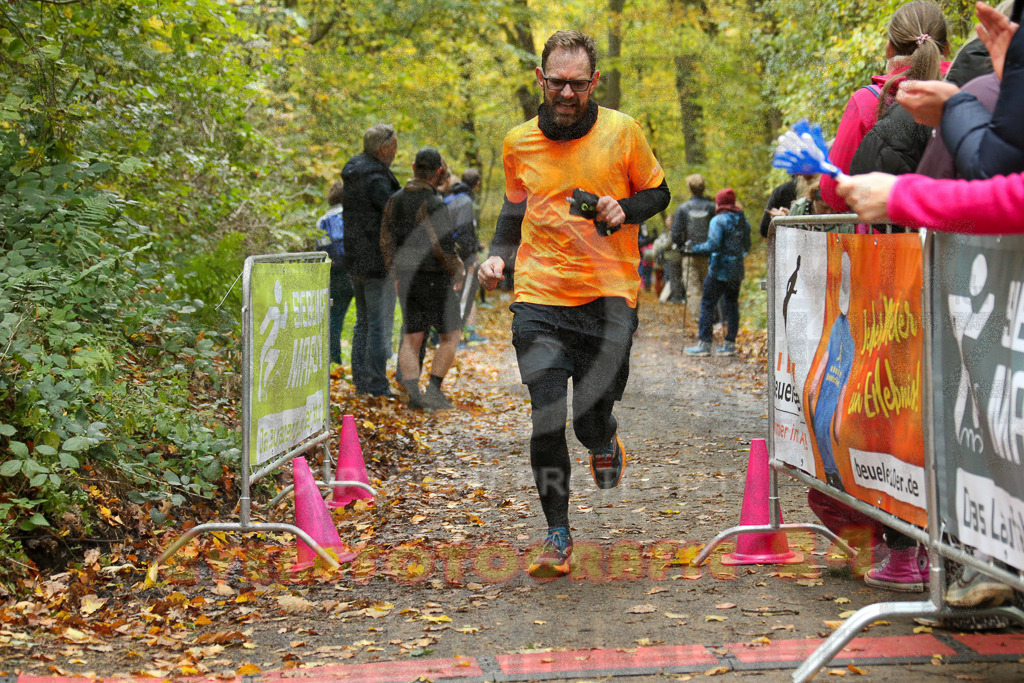 251026_1307_EX1_2545 | Sportfotografie im Rhein-Sieg Kreis, Köln, Bonn, NRW, Rheinland Pfalz, Hessen, etc. Unser Tätigkeitsfeld umfasst den Laufsport vom Volkslauf über den Marathon, Duathlon, Triathon bis zum Ultralauf wie Kölnpfad Ultra oder Schindertrail.