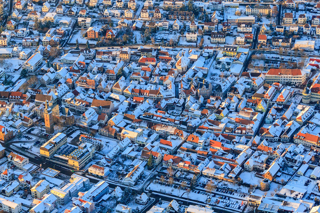 Luftbild: Weinstraße im Winter bei Schnee in Bad Bergzabern im Bundesland Rheinland-Pfalz in Deutschland. Foto: IMG_54699.jpg vom 08.12.2012 durch Werner Riehm/FLY-FOTO.de