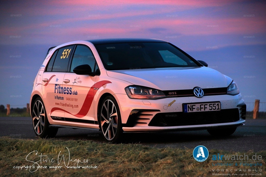 Golf GTI Clubsport - Die Clubsport-Modelle der 7. Generation (2016–2017) | Golf GTI Clubsport (265 PS): Erschien im Januar 2016. Er leistete 195 kW (265 PS) und konnte über eine Boost-Funktion kurzzeitig auf 213 kW (290 PS) steigen.  Die Produktion lief bis Februar 2017.