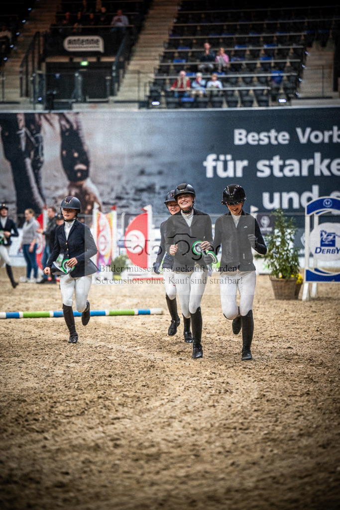 DOS_0180 | Entdecke hochwertige Reitturnierfotos von Foto Oger. Professionell, emotional und authentisch – jetzt Lieblingsmomente im Shop bestellen.Deutschlandweite Turnierfotografie. - Realisiert mit Pictrs.com