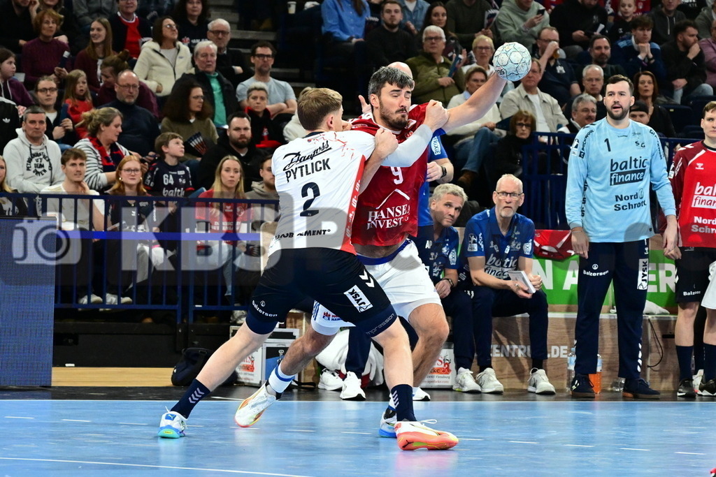 KBS Picture_HSVH-SGFl-Handewitt_016 | v.v. Pytlick Simon (SG Fl.-Handewitt) , Lassen Arenth Jacob (HSV Hamburg) ,Sportarena :  Barclays Arena Hamburg, - Realisiert mit Pictrs.com