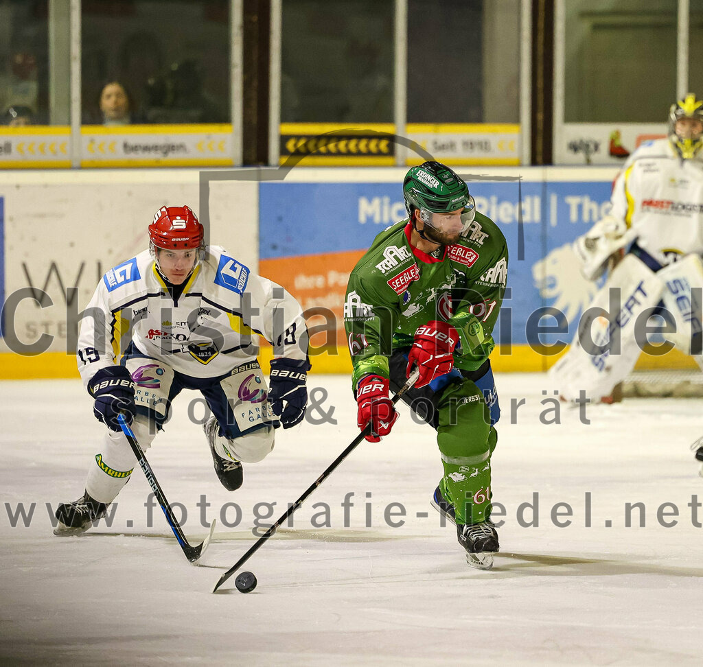 2023-12-26_033_TSV_Erding_gegen_ERV_Schweinfurt | Erding, Deutschland, 26.12.2023:
Eishockey, Bayernliga Vorrunde 2023 / 2024, 20. Spieltag, TSV Erding gegen ERV Schweinfurt, Endergebnis: 9:3

Daniel Herzog (ERV Schweinfurt, #19), Petr Pohl (Erding Gladiators, #61)

Foto: Christian Riedel / fotografie-riedel.net