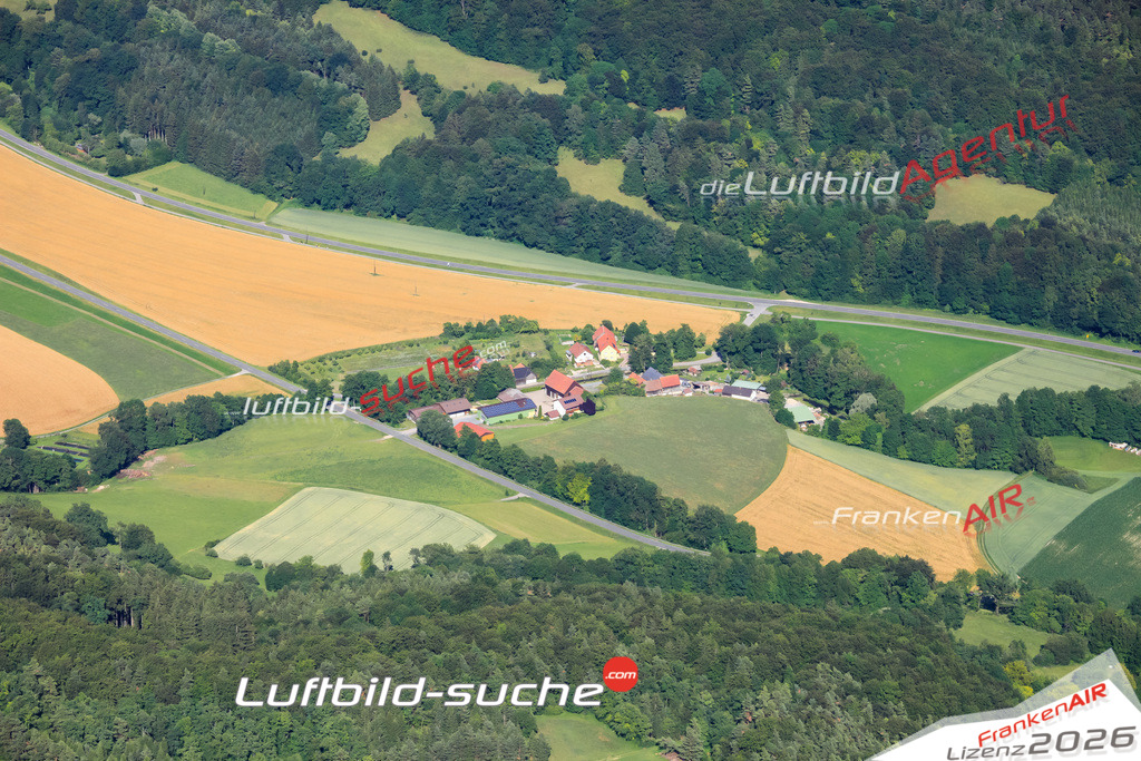 Die Luftaufnahme Frankenberg - Weismain wurde vom UL-Flugzeug (keine Drohne) aus fotografiert.Hohe Druck- Auflösung-die Geschenkidee!
