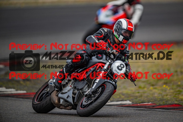 MaZZes_FotoMatrix_230719_2404 | GRUEN