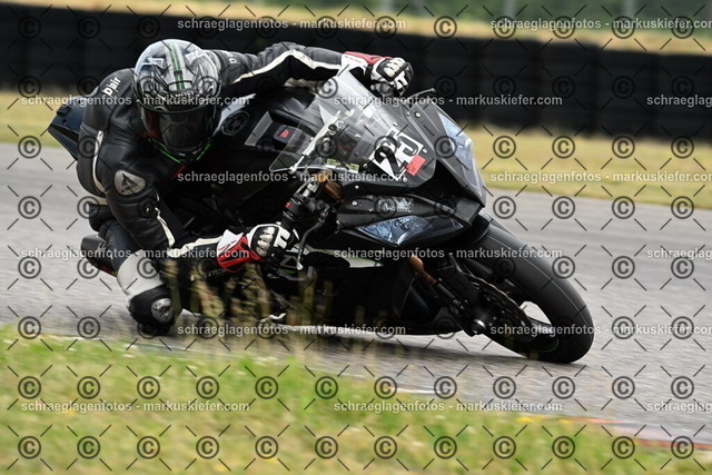 25bt02-0692 | markuskiefer.com - Realisiert mit Pictrs.com