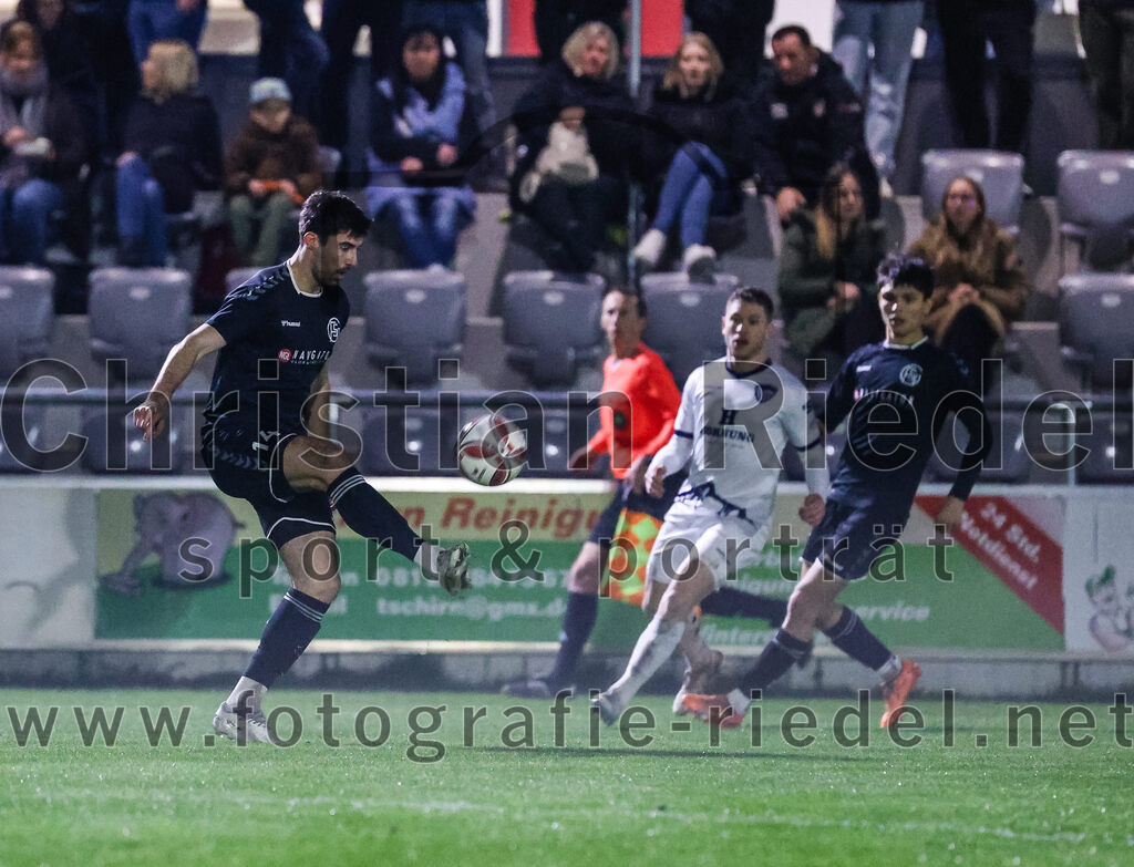 2024-03-15_020_FC_Schwaig_gegen_1_FC_Garmisch-Partenkirchen | Oberding, Deutschland, 15.03.2024:
Fußball, Landesliga Südost 2023 / 2024, 25. Spieltag, FC Schwaig gegen 1. FC Garmisch-Partenkirchen, Endergebnis: 4:0

Johannes Empl (FC Schwaig, #14)

Foto: Christian Riedel / fotografie-riedel.net
