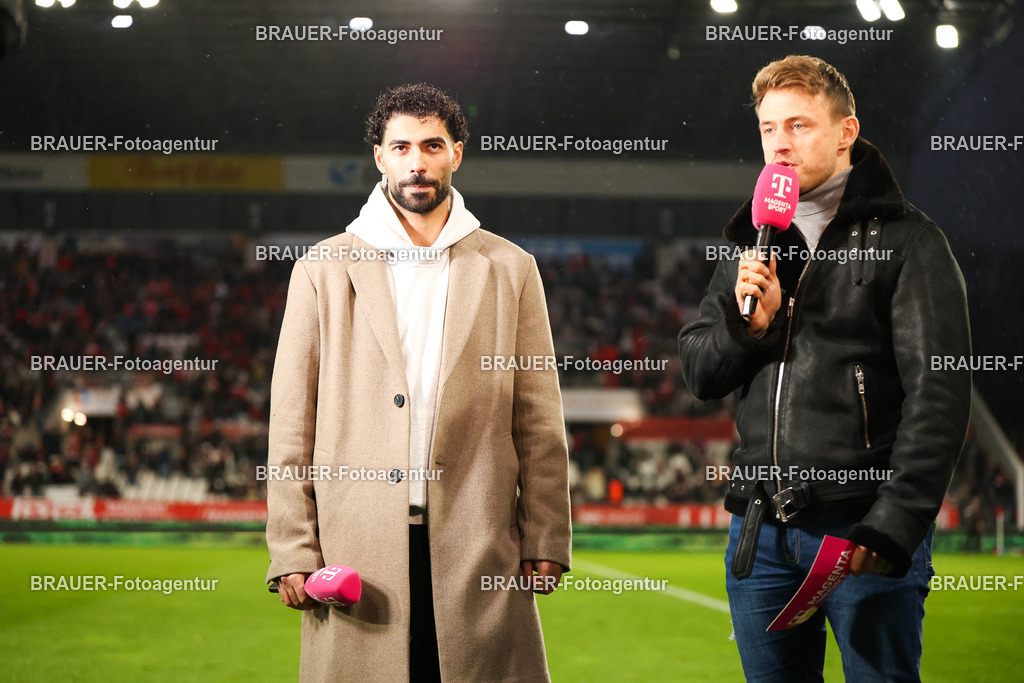 Rot-Weiss Essen - 1.Fc Schweinfurt | Essen, Deutschland, 02.11.2025 Ekin Çelebi (1.FC Schweinfurt)  gibt ein Interviewwährend des 3.Liga Spiels zwischen  Rot-Weiss Essen und 1.Fc Schweinfurt am 02.11.2025 im Stadion an der Hafenstraße in Essen. (Foto von Timo Bluhmki-Schmidt/Brauer Fotoagentur