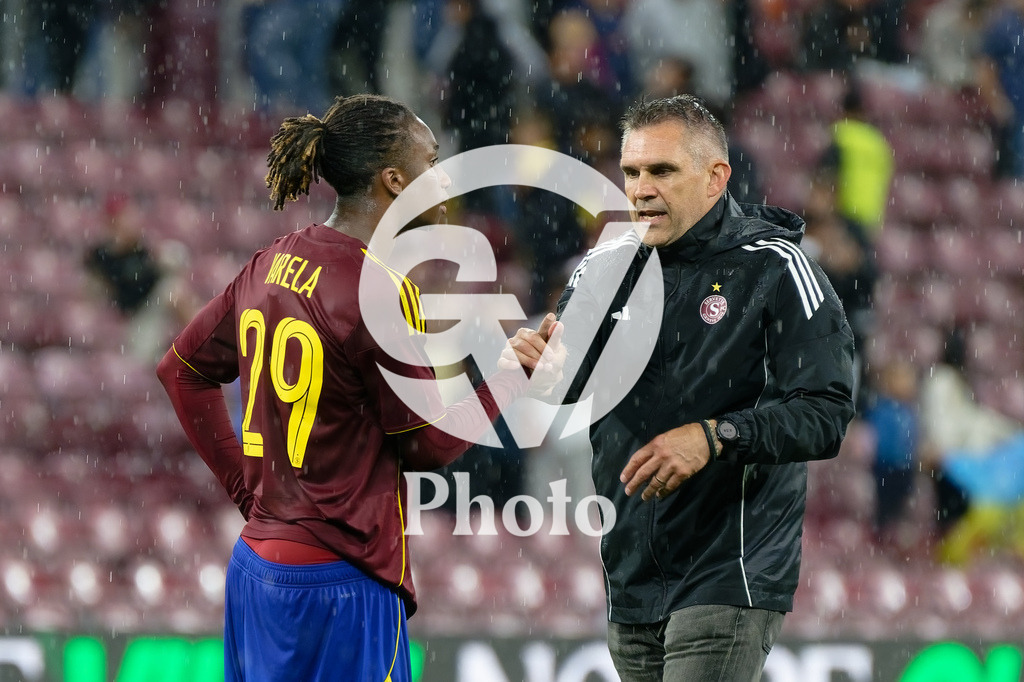 UEFA Conference League Play-offs 2nd leg - Servette FC v FC Shakhtar Donetsk | Jocelyn Gourvennec (Coach Servette FC) conforts Keyan Varela (29 Servette FC)  during the UEFA Conference League Play-offs 2nd leg match between Servette FC and FC Shakhtar Donetsk at Stade de Geneve in Geneva, Switzerland