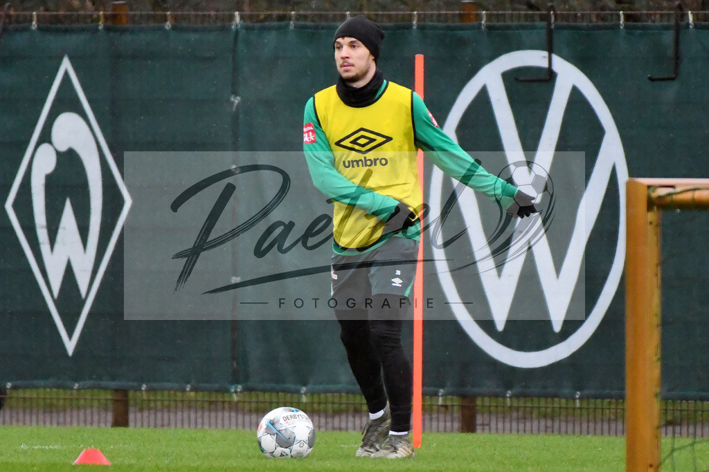 20200129_TRASVW_0037 | Fußball, Herren: Ilia Gruev (SV Werder Bremen) in Aktion, am Ball, Einzelaktion beim Training des SV Werder Bremen am 29.01.2020 im wohninvest Weserstadion in Bremen, Deutschland.(Foto von Nico Paetzel) - Realisiert mit Pictrs.com