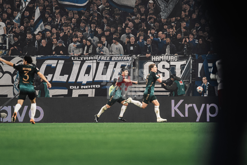 Fußball | Männer | Saison 2025/2026 | 1. Fußball-Bundesliga | 13. Spieltag | Hamburger SV vs. SV Werder Bremen | 07.12.2025 | Torjubel Jens Stage (#06, SV Werder Bremen) rechts