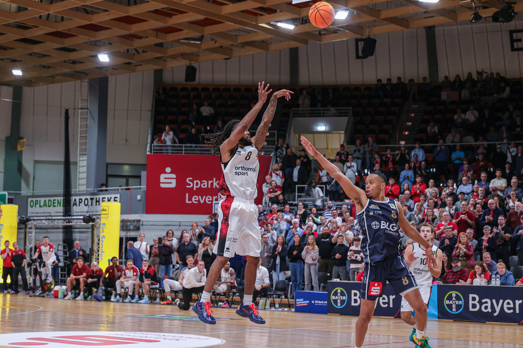 Pro A BAYER GIANTS vs Eisbären Bremerhaven-57 | Fotos von Basketballspielen aus dem Raum NRW fotografiert von Gero Mueller-Laschet und Daniel Schaefer - Realisiert mit Pictrs.com