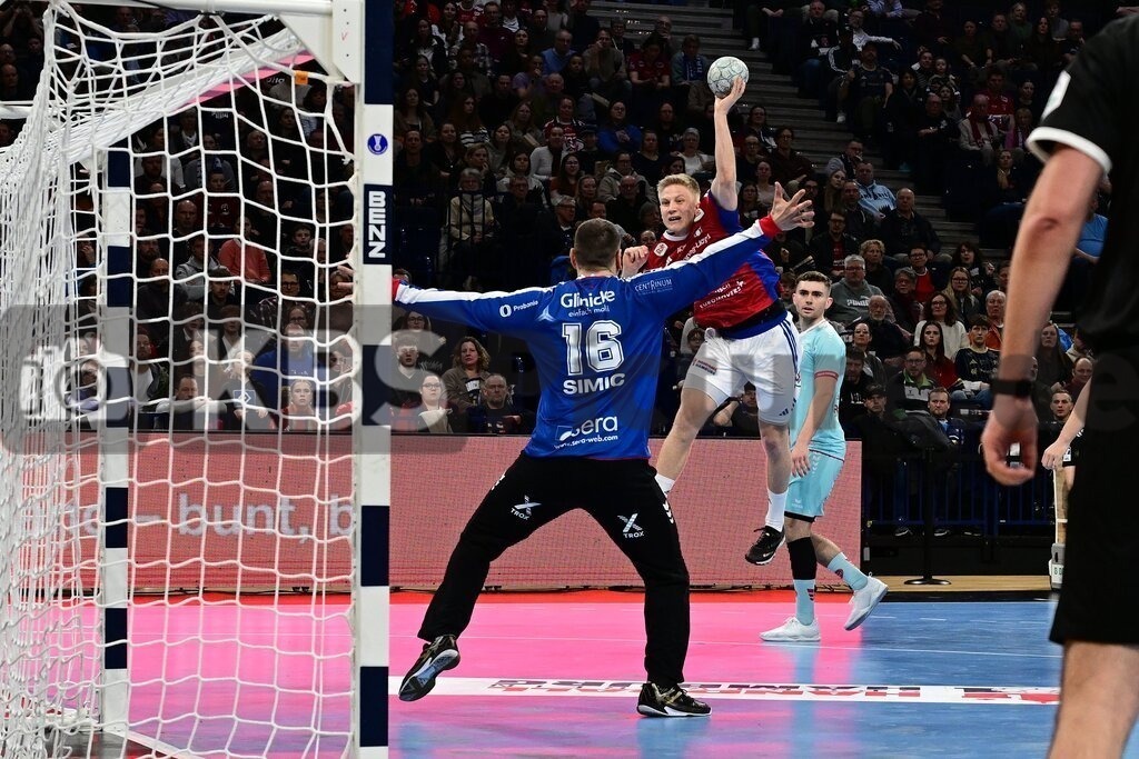 KBS Picture_HSVH-Melsungen_009 | v.v. Simic Nebojsa (MT Melsungen) , Andersen Bo Frederik (HSV Hamburg) ,Sportarena :  Barclays Arena Hamburg, - Realisiert mit Pictrs.com