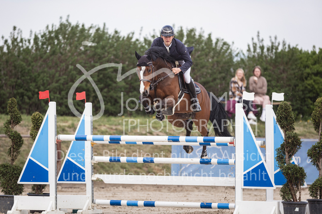 250416_M2-Springen-446 | Deine schönsten Turniermomente als professionelle Fotos! Entdecke hochwertige Pferdesport-Fotografie im Online-Shop. Jetzt Fotos finden & bestellen!