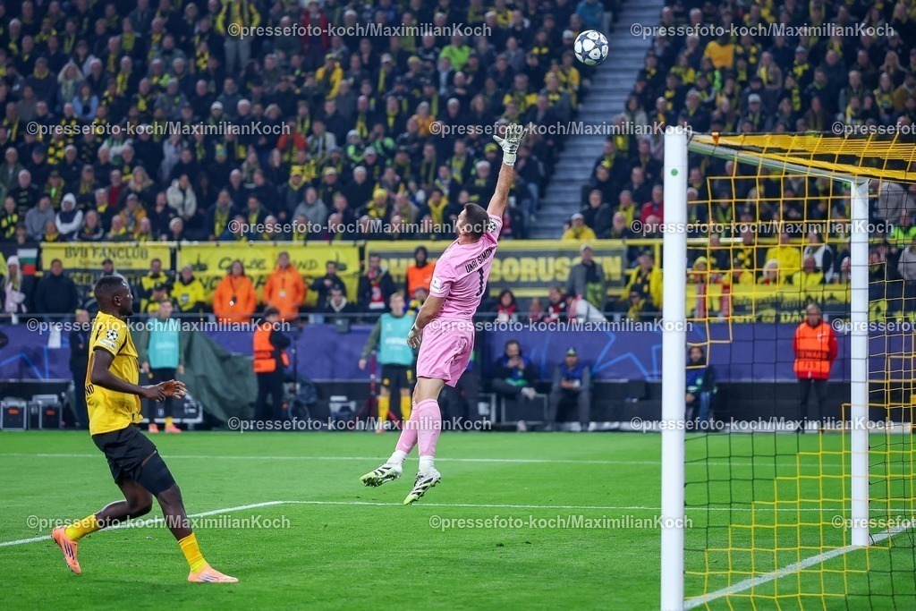 UCL01102501202 | 01.10.2025, Fußball, UEFA Champions League, Borussia Dortmund - Athletic Club Bilbao, BVB Stadion, 2. Spieltag, Saison 2025 2026: Torhüter Unai Simon (Bilbao #01) verteidigt das Tor gegen Serhou Guirassy (BVB #09)  Regulations prohibit any use of photographs as image sequences and or quasi-video.