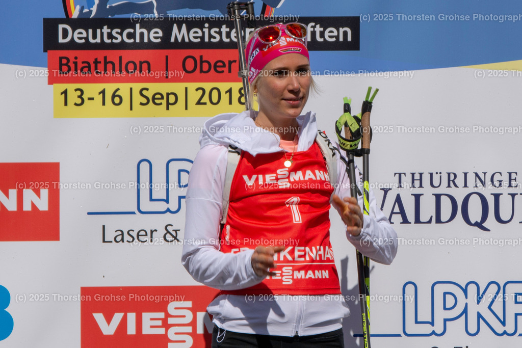 Deutsche Meisterschaften Biathlon 2018 | Deutsche Meisterschaften Biathlon 2018, Massenstart Frauen am 15.09.2018 in der DKB SKI ARENA in Oberhof, (Deutschland)

Bild: Sieger Karolin Horchler - Realisiert mit Pictrs.com