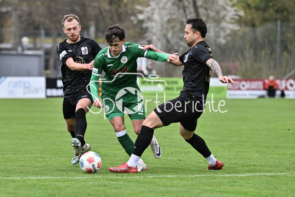 VfB Eichstätt - TSV Schwaben Augsburg | EICHSTÄTT, GERMANY - 14. APRIL: im Duell Felix SCHWARZHOLZ (TSV Schwaben Augsburg 8), Ferat NITAJ (VfB Eichstätt 10) und Achitpol KEEREEROM (TSV Schwaben Augsburg 29) während dem Match zwischen dem VfB Eichstätt und dem TSV Schwaben Augsburg am 19. Spieltag der Regionalliga Bayern im Hirsch Sportpark