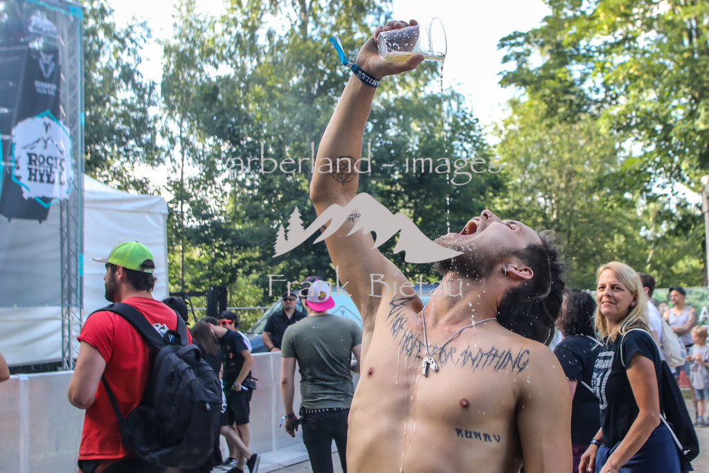 OE7A4995 | Vorglühen auf dem Festivalgelände