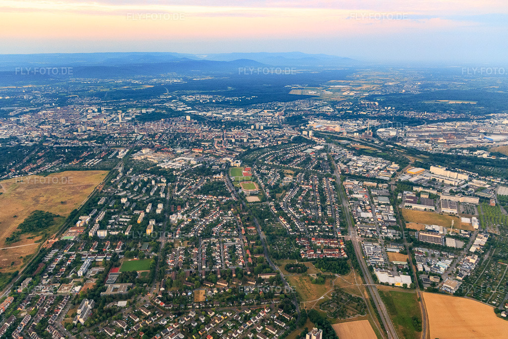 Luftbild: Stadtübersicht am Morgen aus Norden im Ortsteil Nordweststadt in Karlsruhe im Bundesland Baden-Württemberg in Deutschland. Foto: IMG_101498.jpg vom 08.07.2017 durch Werner Riehm/FLY-FOTO.de