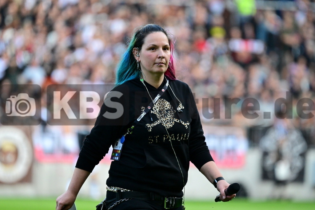 KBS Picture_FCStPauli-AtalantaBergamo_Test_012 | Koeppe-Heberlein Anja Stadionsprecherin (St.Pauli) ,Sportplatz :  Millerntor Stadion, - Realisiert mit Pictrs.com