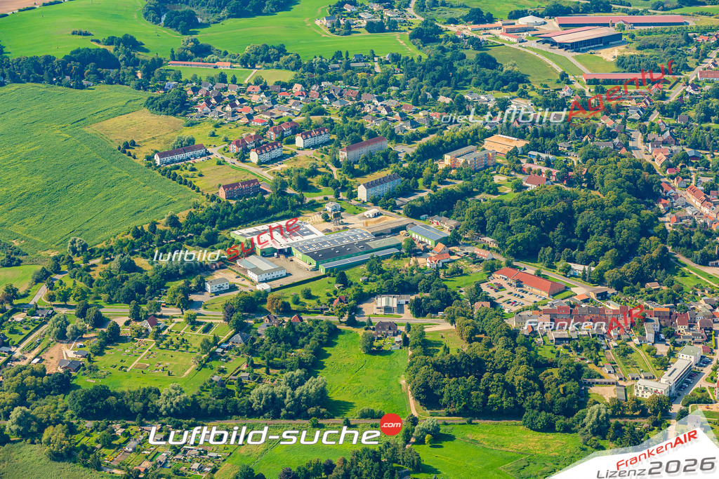 Neue Luftbildaufnahme der Stadt Brüel - Das Luftbild wurde 2025 vom UL-Flugzeug heraus erstellt ( keine Drohnenaufnahme ) - Hochauflösende Luftaufnahme - für Wandbilder und großformatige Ausdrucke geeignet. Das besondere Geschenk!Hier alle&nbsp;Infos zur Lizenzierung der LuftaufnahmeWir fliegen auch dieses Jahr wieder in Ihre Region um Luftbilder zu erstellen.- Luftbild anfragen