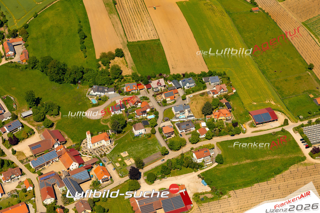 Das Luftbild zeigt : Steinbach Mainburg - Die Luftaufnahme wurde 2024 vom UL-Flugzeug aus erstellt ( keine Drohne ) - Hochauflösende Luftaufnahme - Für grossformatige Ausdrucke geeignet. Die Geschenkidee !Mit Lizenz und Bildrechte bestellbar