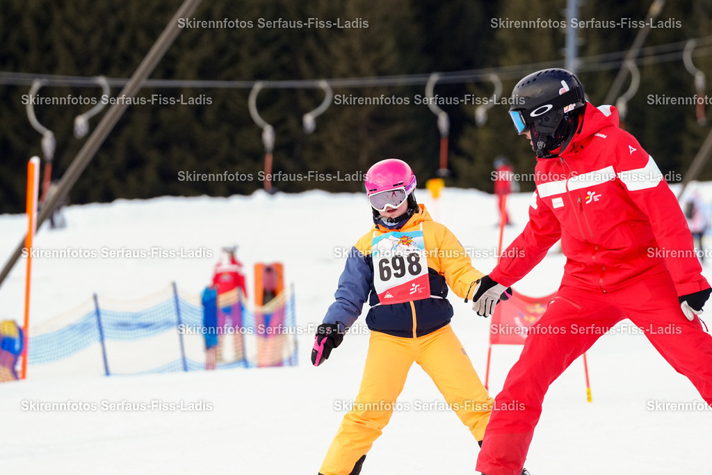SRF_02.01.2026_1013 | Skirennfotos,Serfaus,Fiss,Ladis,Kinderskirennen,Winter,Tirol,Oberland,skirace,SFL,feelfree,weil wir's genießen,ski,Ski,skifahren,Sonnenplateau, - Realisiert mit Pictrs.com