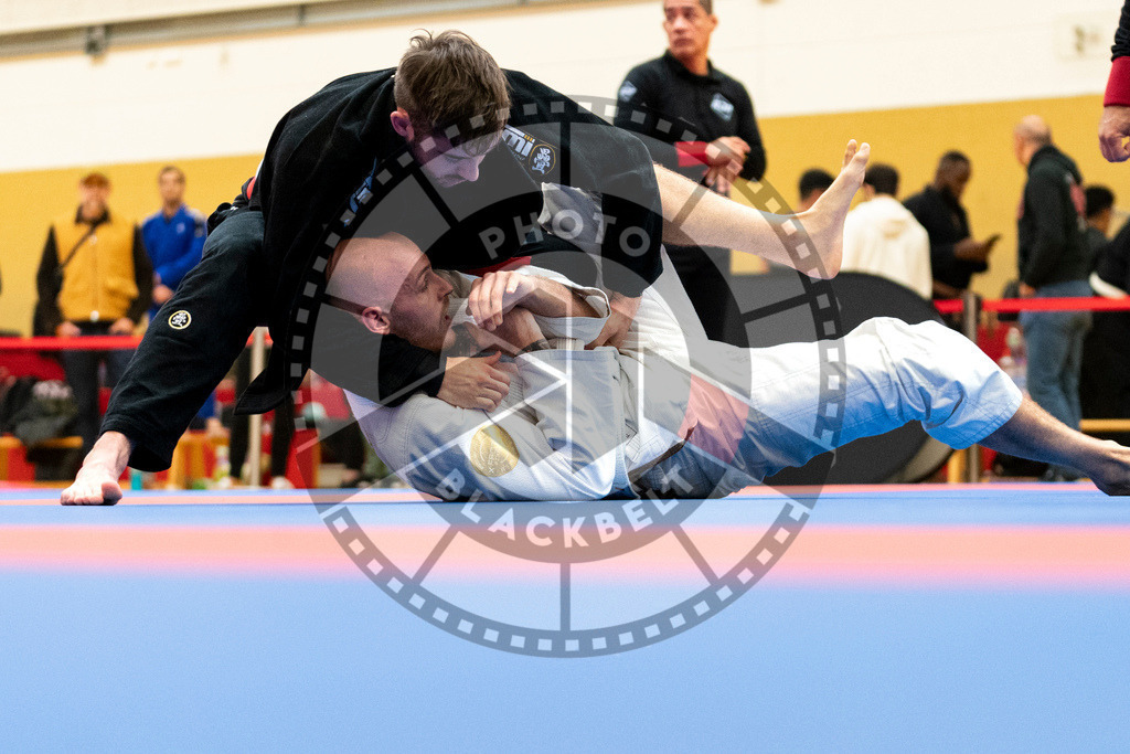 20231118PBB12593 | Fighters compete during the AJP Tour 600 Frankfurt Championship in Frankfurt/Main, Germany, on November 18, 2023.
