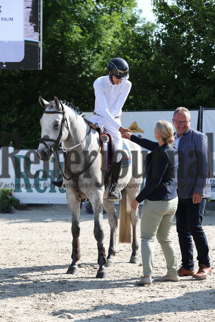 Weilheim_2023_Prfg.Nr.09_Qualifikation_PSA-Tour_Siegerehrung_Prfg.Nr.09_ (17) | Alle Fotos der Reiterjournal Fotografin Doris Matthaes im Reiterjournal Online-Fotoshop. - Realisiert mit Pictrs.com