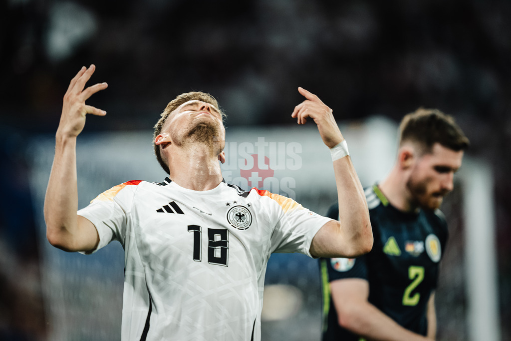 Fußball | Herren | UEFA-Fußball-Europameisterschaft 2024 | MD1 | Gruppe A | Deutschland vs. Schottland | 14.06.2024 | Maximilian Mittelstädt (#18, Deutschland) ärgert sich