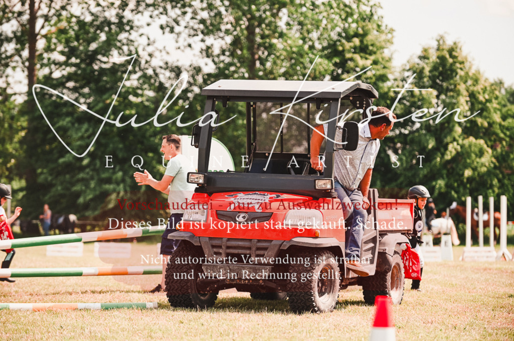 DSC_6834 | Pferde- und Turnierfotografie in Westsachsen. Pferdeportraits, Auftragszeichnungen und intuitive Kunst.