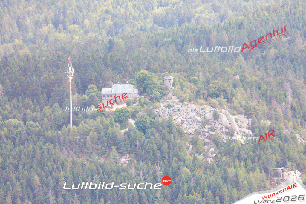 Die Luftaufnahme Kösseine - Tröstau wurde 2021 mittels Flugzeug (keine Drohne) erstellt. Hohe Auflösung -für große Poster und Wandbilder geeignet!