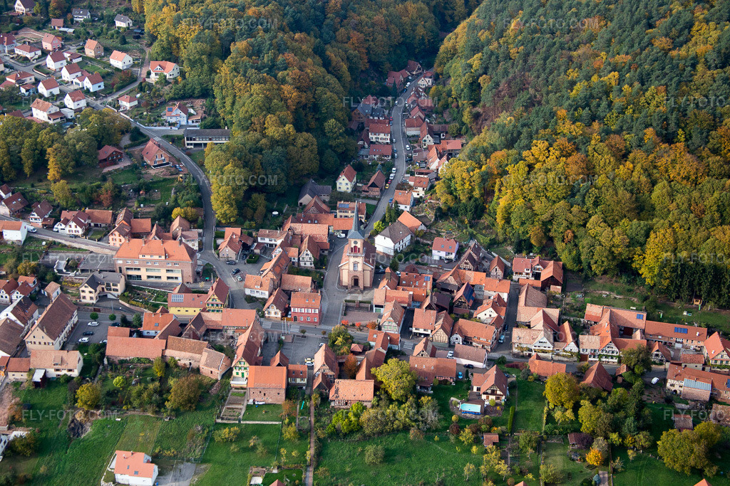 Aerial view: View of the town in Offwiller in the state Bas-Rhin, France.Photo: IMG_084799.jpg taken on 10/24/2015 by Werner Riehm/FLY-FOTO.comResolution of the original: 5472 x 3648 px