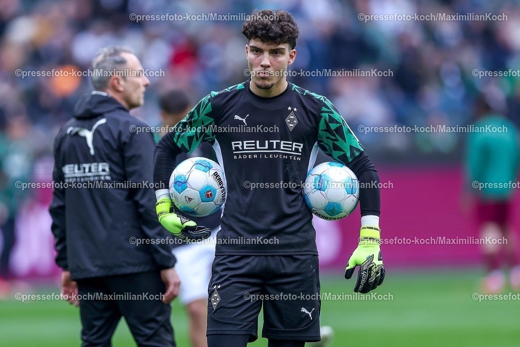 BMG21022502109 | 22.02.2025, Fußball, Borussia Mönchengladbach - FC Augsburg, 1. Fußball Bundesliga, Borussia-Park, Saison 2024 2025: Torhueter Tiago Pereira Cardoso (Borussia Mönchengladbach U19)DFB regulations prohibit any use of photographs as image sequences and or quasi-video.