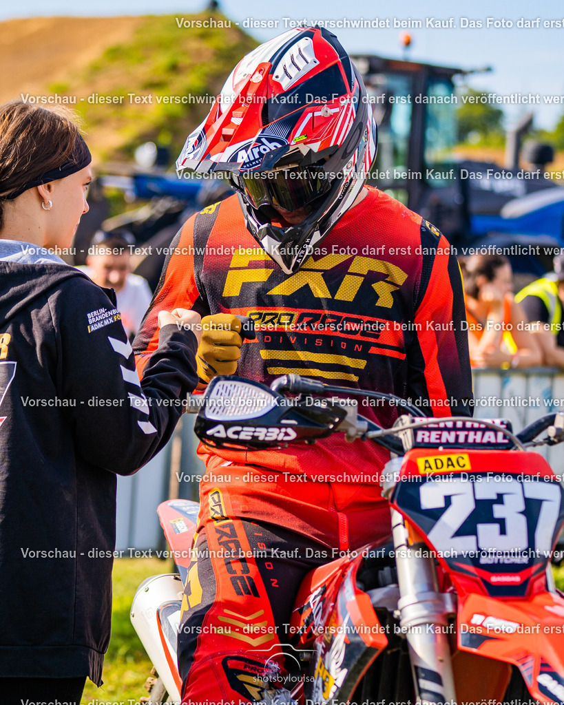 09_21_LM_Schenkenhorst-8215 | Sportfotografin aus Berlin-Brandenburg mit Fokus auf Motocross. Ich halte deine sportliche Leistung und echte Emotionen auf und neben der Strecke professionell fest. Entdecke die Fotos von deinem Rennen und bestelle sie direkt hier im Shop.
