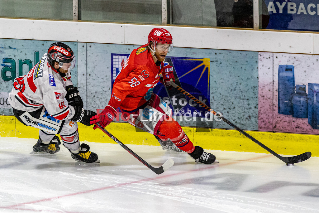 EC Peiting vs ECDC Memmingen Indians | Eishockey Oberliga Süd 2023/2024, EC Peiting vs ECDC Memmingen Indians, 20231103,
Kampf um den Puck Sean MORGAN (ECP 58) und Matej PEKR (ECDC 69),
2023-11-03 in Peiting (Eisstadion)
58 Sean MORGAN (ECP 58), 69 Matej PEKR (ECDC 69)
Copyright: WolfgangxLindner foto-lindner.de