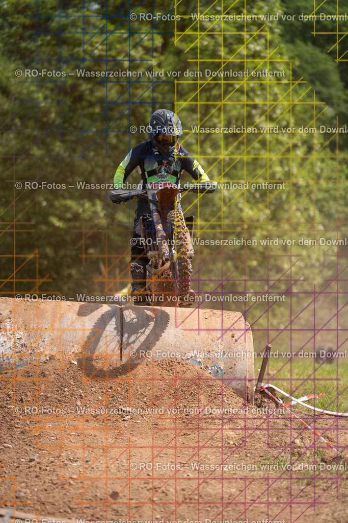 Wolfshausen 5 Lauf -117 | Sportfotografie von RO-Fotos: Motorsport, Motocross, Enduro, Laufveranstaltungen und Triathlon. Professionelle Fotos von Sportlern und Events. - Realisiert mit Pictrs.com